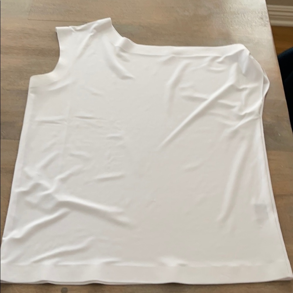 White tee